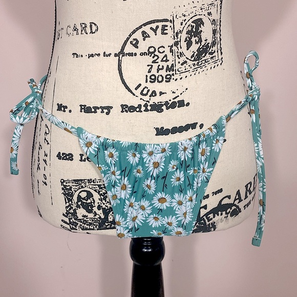 Target floral Bikini set - Picture 3 of 8